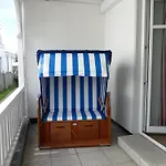 Villa Strandblick In Binz, Fewos Direkt Am Strand Mit Balkon Und Teilweise Mit Meerblick