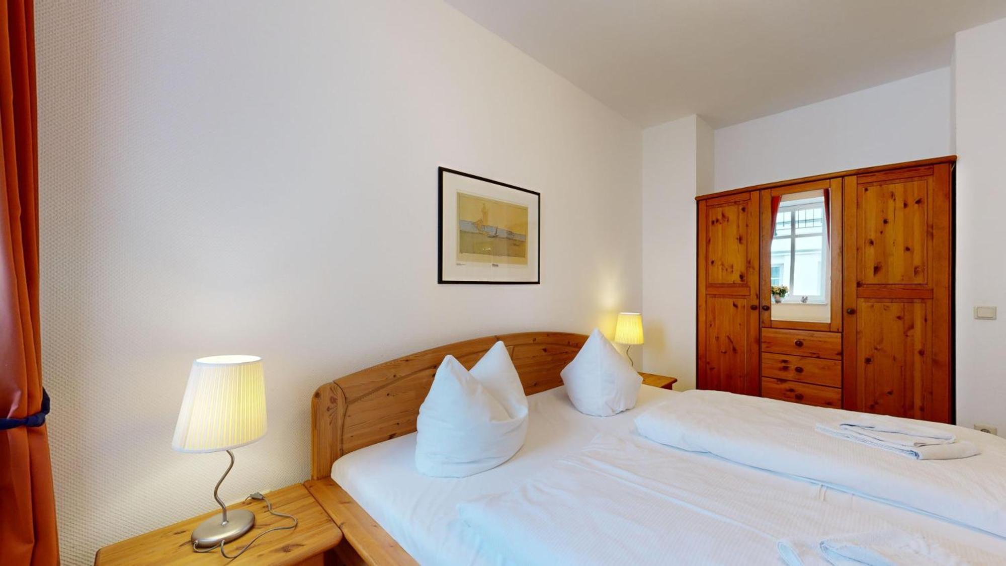 Apartment Strandblick In Binz, Fewos Direkt Am Mit Balkon Und Teilweise Mit Meerblick Binz