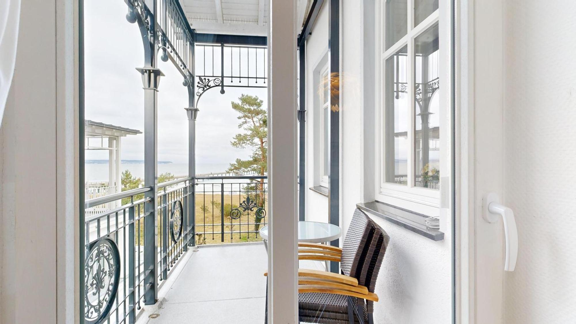 Apartment Strandblick In Binz, Fewos Direkt Am Mit Balkon Und Teilweise Mit Meerblick